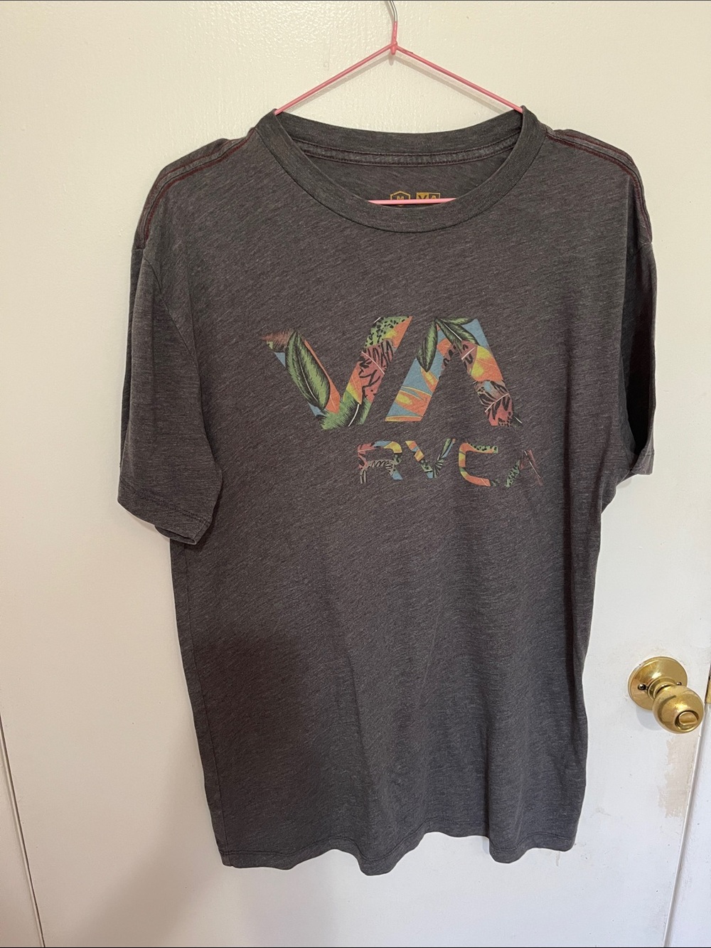 RVCA Charcoal Tee with Tropical Multicolor Logo Men's Size Medium